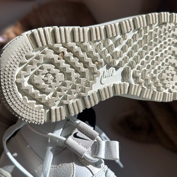 Nike Utility High Sneakers - Picture 10 of 16